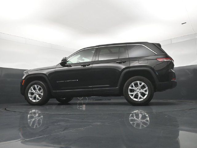 Used 2023 Jeep Grand Cherokee Limited w/ Luxury Tech Group II AWD/4WD image 21