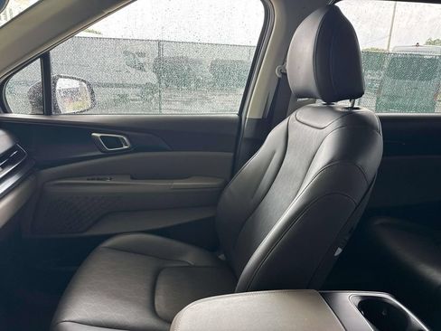 Used 2026 Kia Carnival FWD image 15