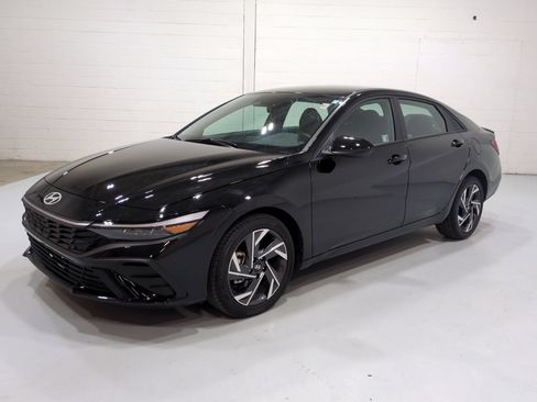 Certified 2025 Hyundai Elantra Sport FWD image 7
