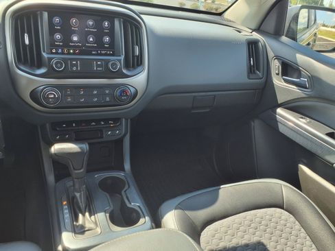 Used 2020 Chevrolet Colorado Z71 AWD/4WD image 4