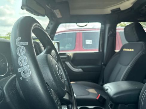 Used 2013 Jeep Wrangler Unlimited Sahara w/ Connectivity Group AWD/4WD image 32