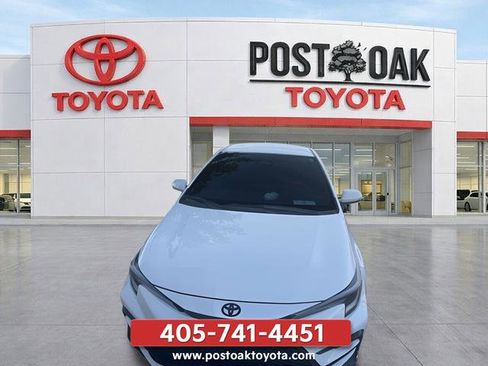 Used 2025 Toyota Corolla SE FWD image 2