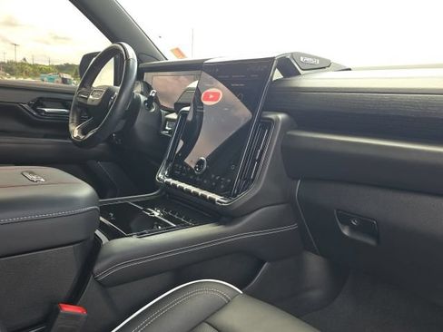 Used 2025 GMC Yukon XL AT4 Ultimate AWD/4WD image 26