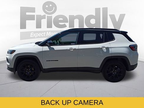 Used 2023 Jeep Compass Latitude w/ Sun and Sound Group AWD/4WD image 8