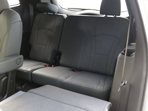 Used 2024 Buick Enclave Essence w/ Sport Touring Edition FWD image 27
