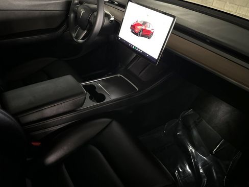 Used 2022 Tesla Model Y Performance AWD/4WD image 17