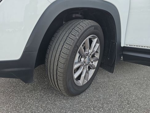 Used 2024 GMC Terrain SLT w/ Infotainment Package II image 32