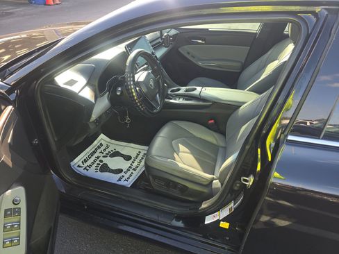 Used 2019 Toyota Avalon XLE w/ Moonroof Package image 8