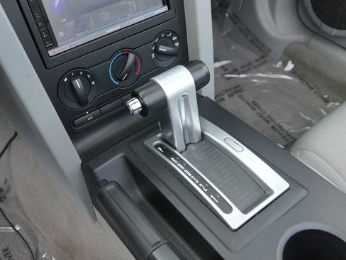 Used 2006 Ford Mustang Premium image 20