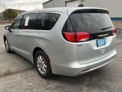 Used 2023 Chrysler Voyager LX image 26