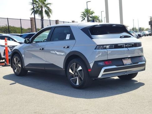 New 2026 Hyundai Ioniq 5 SE RWD image 3