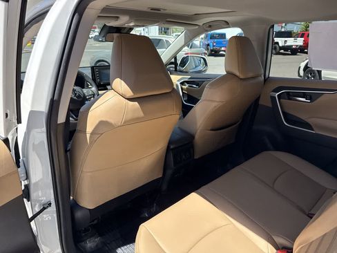Used 2022 Toyota RAV4 XLE Premium AWD/4WD image 13