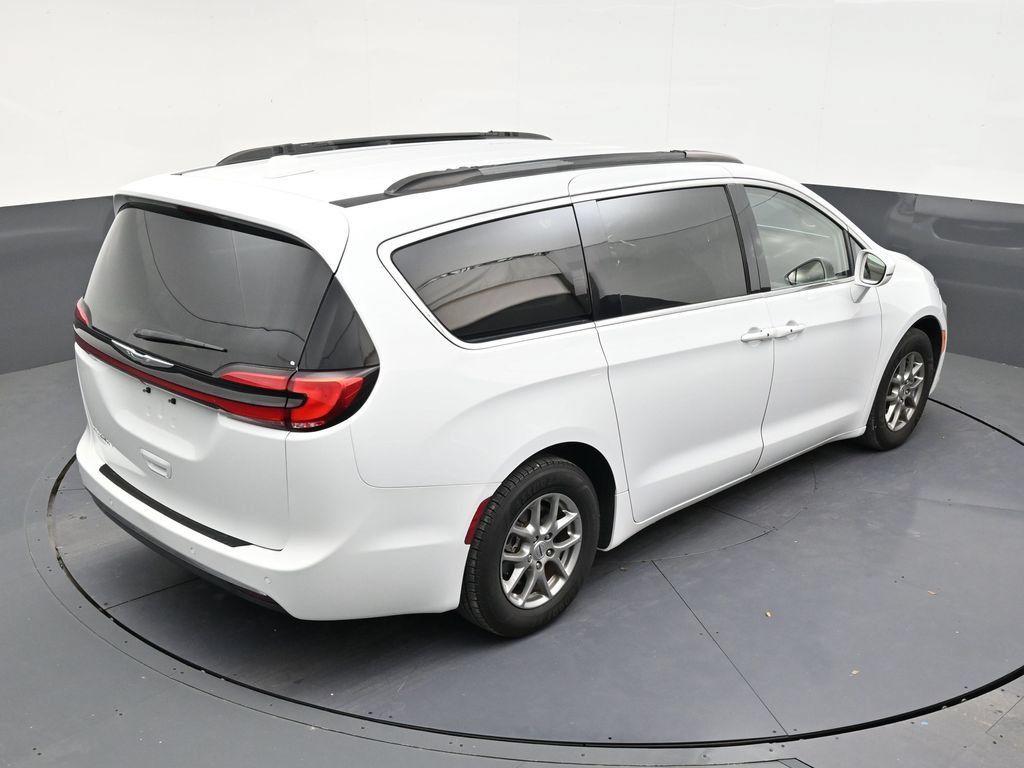 Used 2021 Chrysler Pacifica Touring FWD image 15