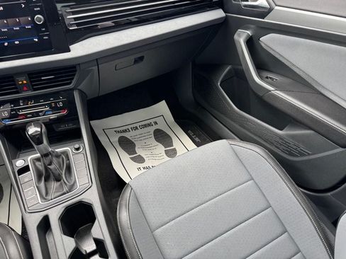 Used 2025 Volkswagen Jetta SE FWD image 18