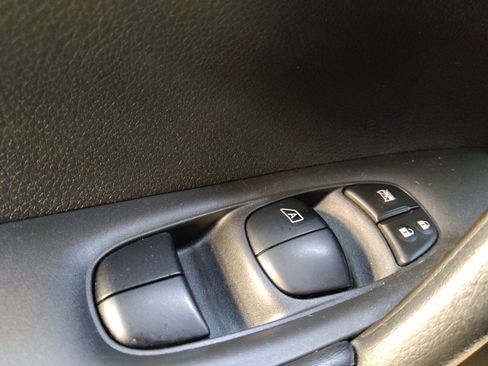 Used 2018 Nissan Rogue SV w/ Sun & Sound Touring Package image 27