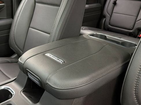 Used 2025 GMC Sierra 3500 Denali w/ Denali Reserve Package image 33