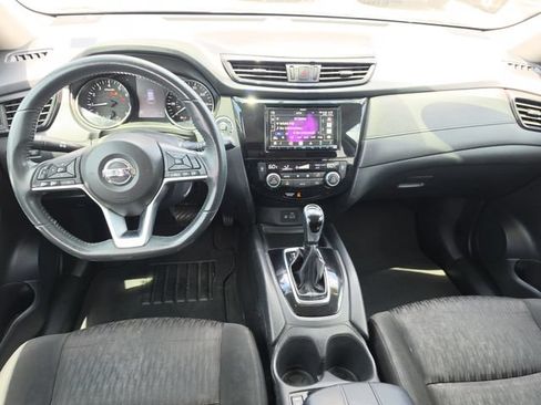Used 2018 Nissan Rogue SV FWD image 9