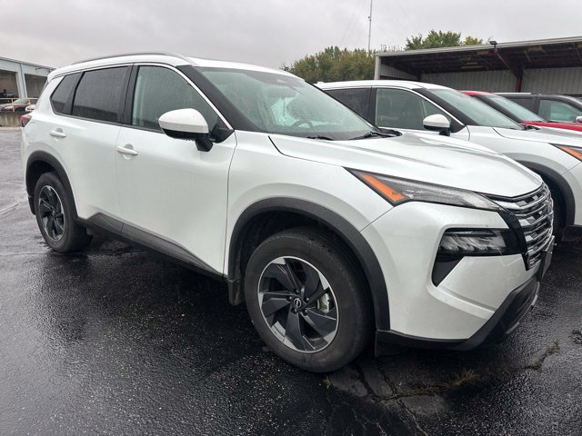 Used 2024 Nissan Rogue SV w/ SV Premium Package AWD/4WD image 2