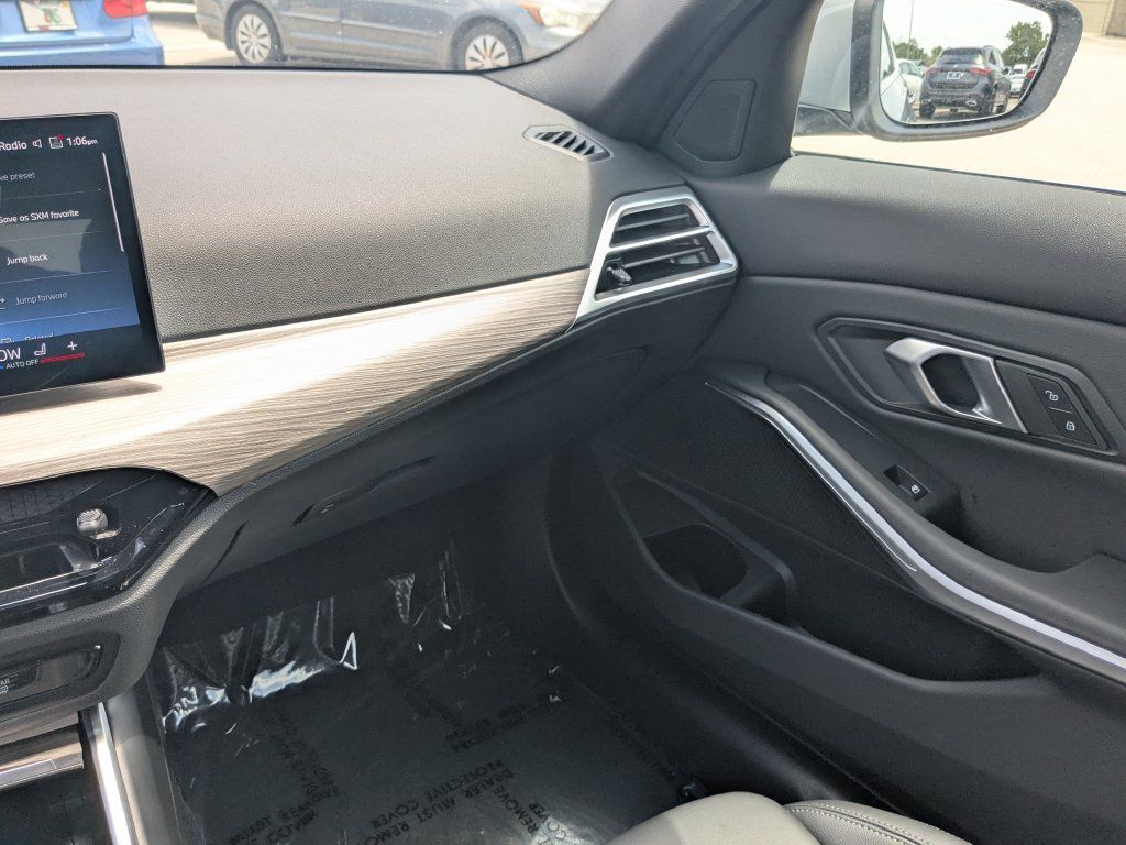 Used 2025 BMW 330i Sedan RWD image 4