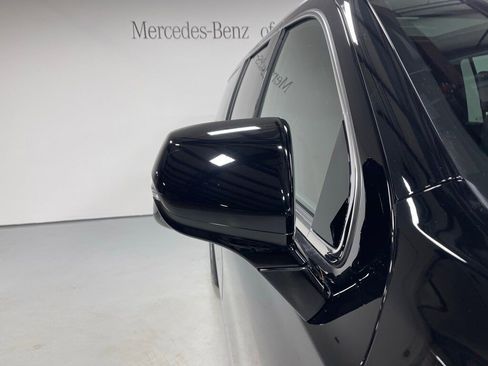 Used 2023 GMC Yukon XL Denali w/ Advanced Technology Package image 12