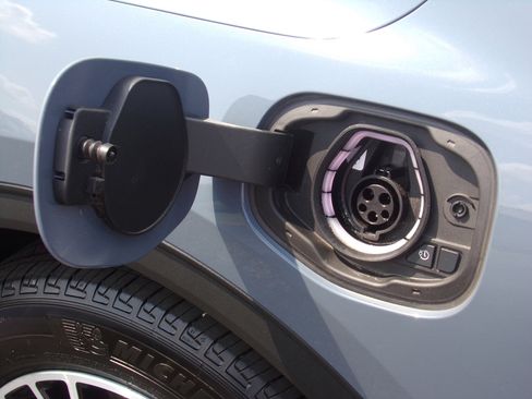 Used 2023 Ford Escape SE image 11