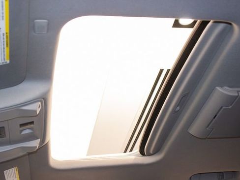 Used 2018 Cadillac Escalade Luxury image 22