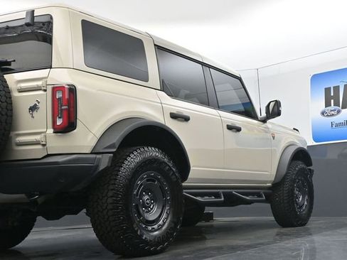 Used 2025 Ford Bronco Badlands image 21