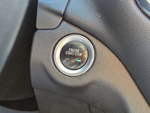 Used 2022 Chevrolet Equinox LT FWD image 32