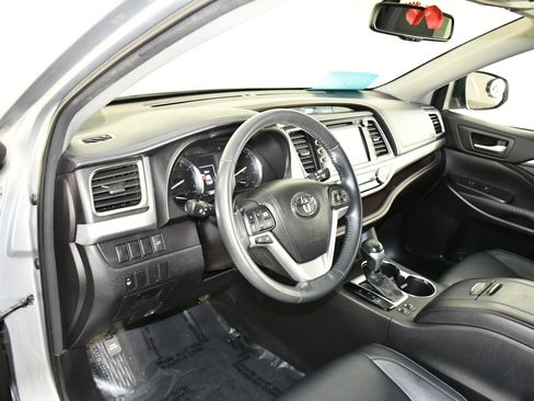 Used 2016 Toyota Highlander XLE image 37