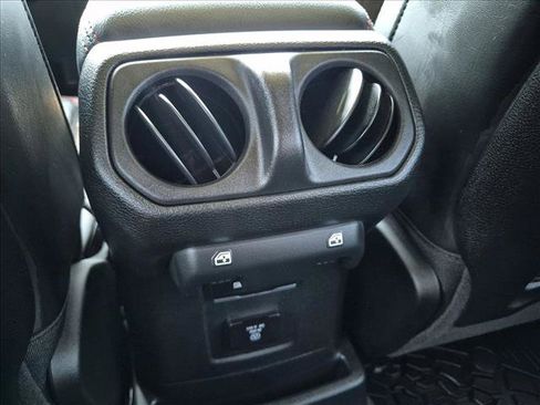 Used 2026 Jeep Wrangler Unlimited Rubicon AWD/4WD image 17