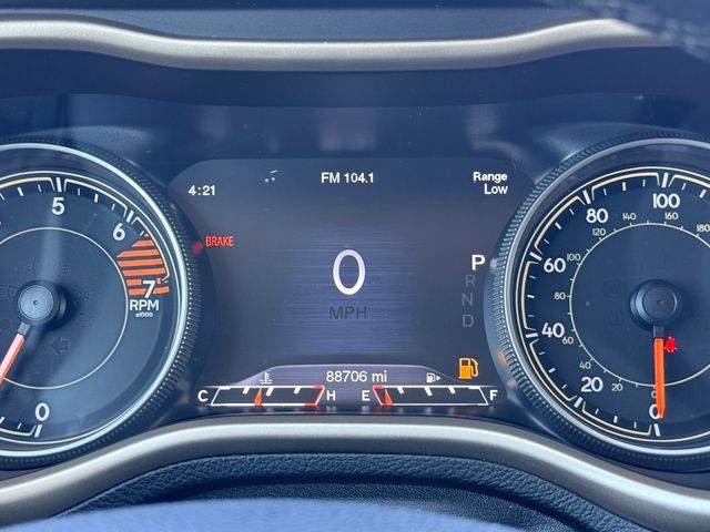 Used 2018 Jeep Cherokee Limited w/ Luxury Group FWD image 29