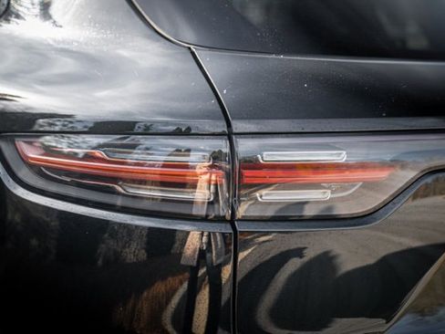 Used 2022 Porsche Cayenne Platinum Edition image 17