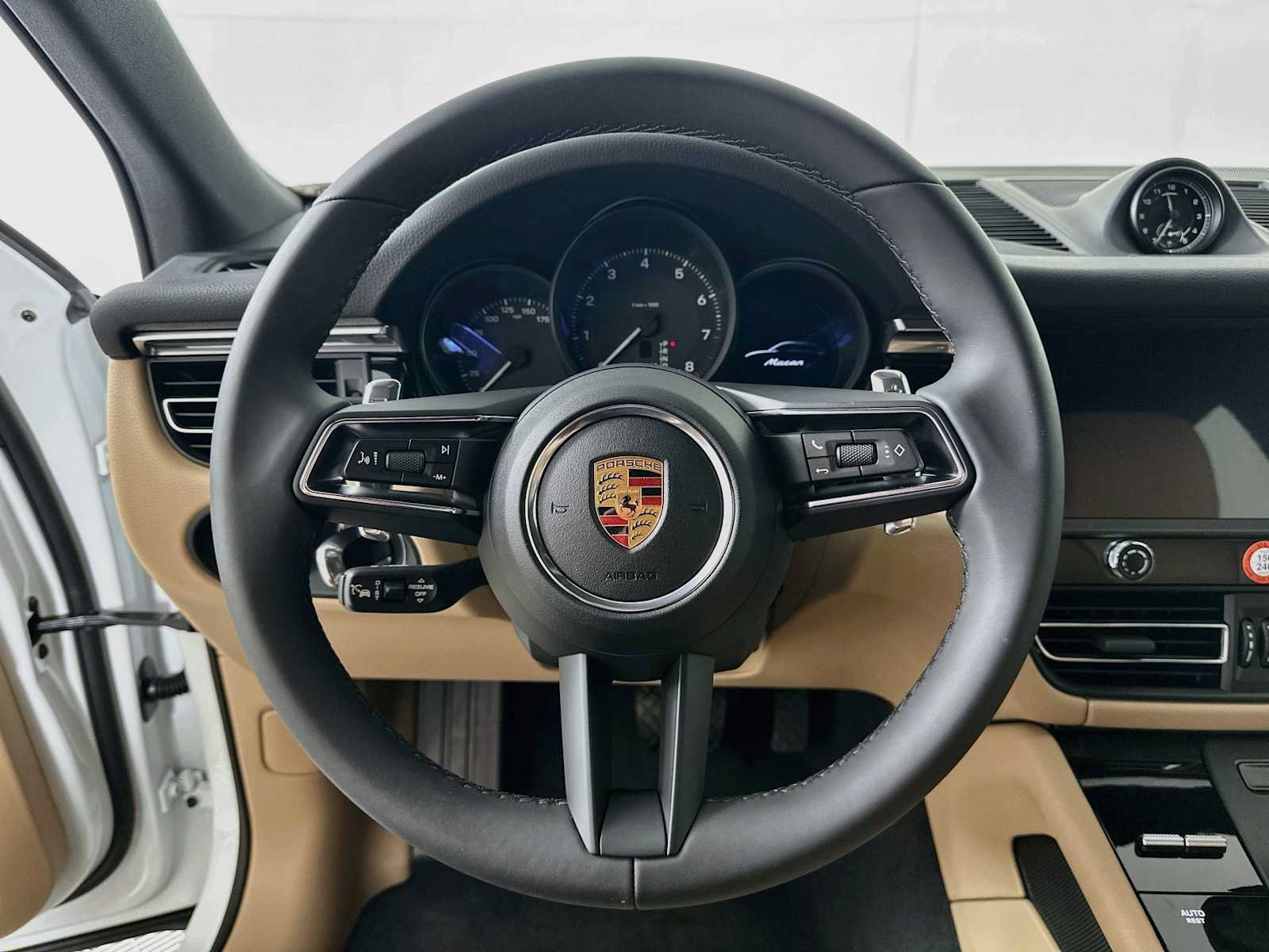 Used 2026 Porsche Macan AWD/4WD image 14