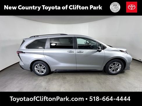 Certified 2023 Toyota Sienna XSE image 2
