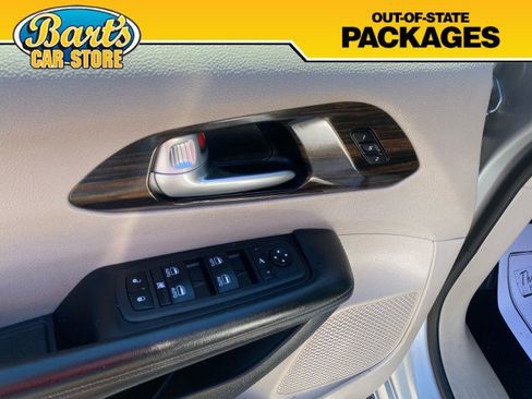 Used 2024 Chrysler Pacifica Limited FWD image 26
