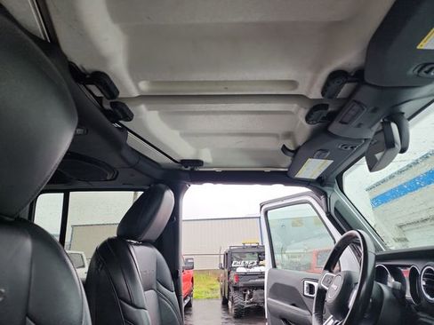 Used 2022 Jeep Gladiator Overland w/ Popular Equipment Package AWD/4WD image 17