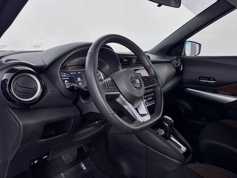 Used 2020 Nissan Kicks SR image 12