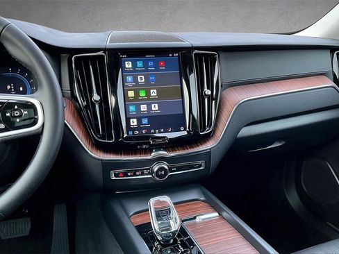 Certified 2023 Volvo XC60 B6 Ultimate w/ Climate Package image 9