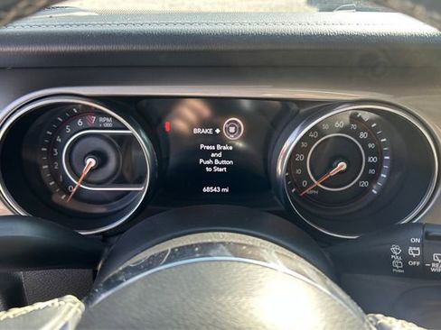 Used 2018 Jeep Wrangler Unlimited Sahara w/ Uconnect 4C Nav & Sound Group AWD/4WD image 16