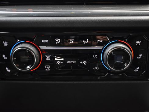 Used 2024 Chevrolet Silverado 1500 High Country w/ Technology Package image 24