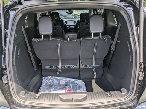 New 2026 Chrysler Pacifica Select image 26