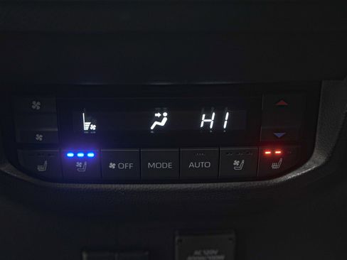 Used 2025 Toyota Sequoia Platinum image 24