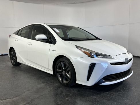 Used 2019 Toyota Prius Limited image 3
