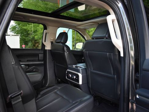 Used 2022 Ford Expedition XLT RWD image 14