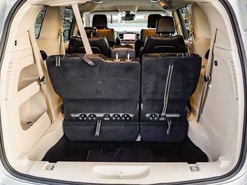 Certified 2024 Chrysler Pacifica Touring-L image 31