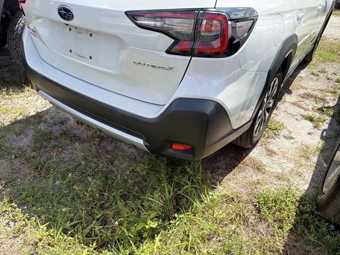 Used 2023 Subaru Outback Limited AWD/4WD image 11