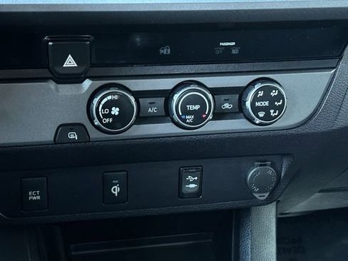 Certified 2017 Toyota Tacoma TRD Off-Road image 24