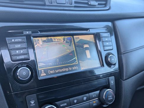 Used 2018 Nissan Rogue SV w/ Sun & Sound Touring Package AWD/4WD image 30