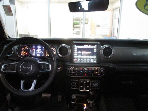 Used 2023 Jeep Gladiator Overland image 4