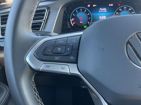 Used 2024 Volkswagen Atlas Cross Sport SE image 14